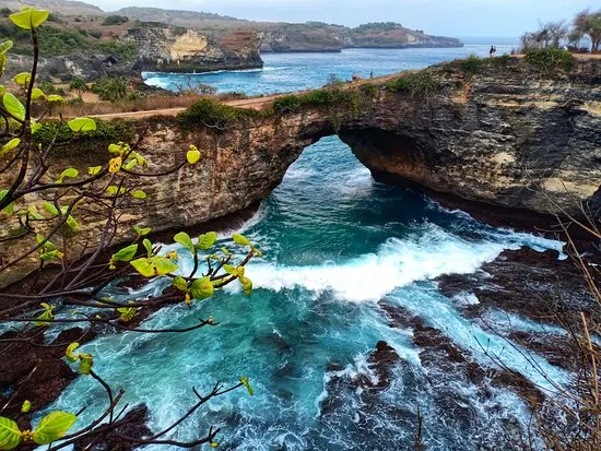 broken beach pasih uug