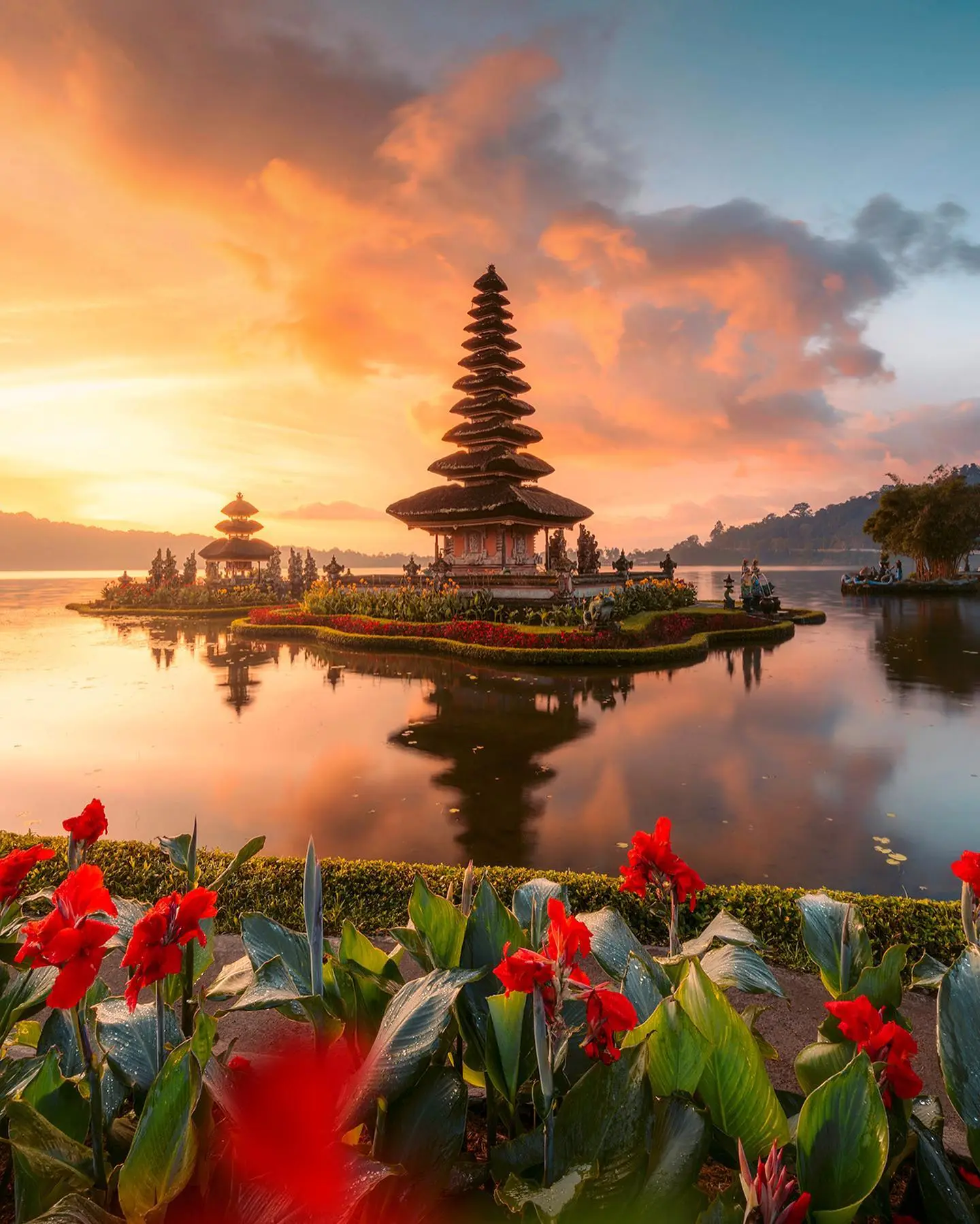 north bali ulun danu banyumala waterfall and jatiluwih yvjU6